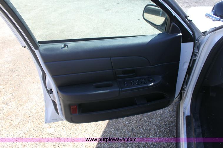 image for item 9404 2006 Ford Crown Victoria Police Interceptor