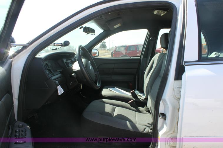 image for item 9404 2006 Ford Crown Victoria Police Interceptor