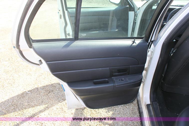 image for item 9404 2006 Ford Crown Victoria Police Interceptor