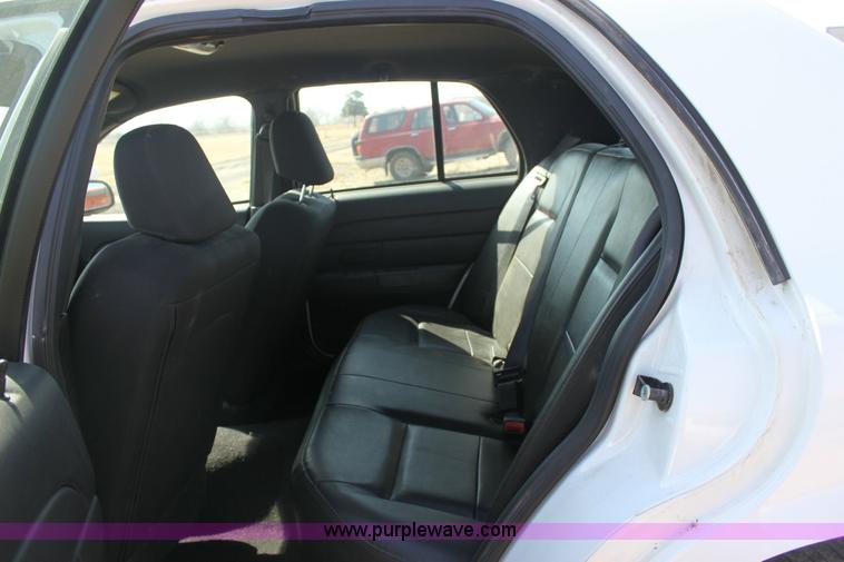 image for item 9404 2006 Ford Crown Victoria Police Interceptor
