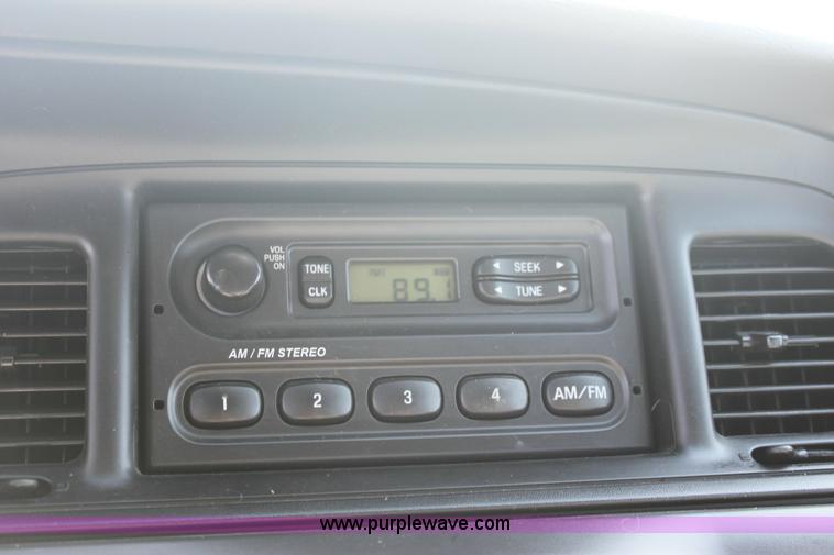 image for item 9404 2006 Ford Crown Victoria Police Interceptor