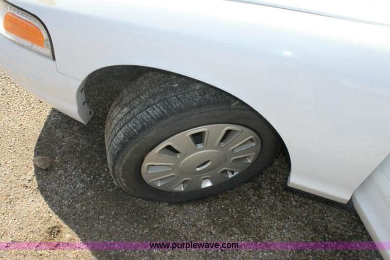 image for item 9404 2006 Ford Crown Victoria Police Interceptor