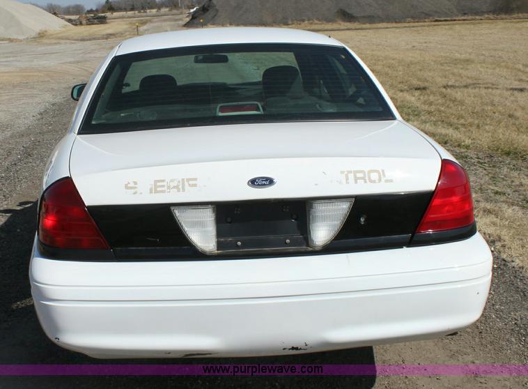 image for item 9415 2006 Ford Crown Victoria Police Interceptor