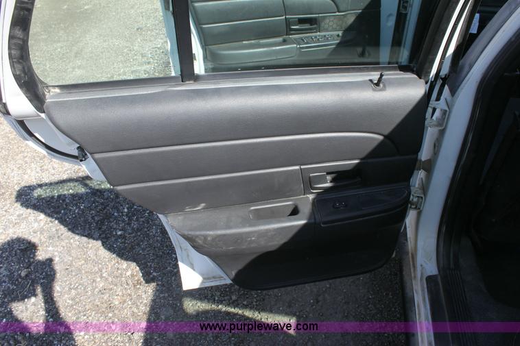 image for item 9415 2006 Ford Crown Victoria Police Interceptor