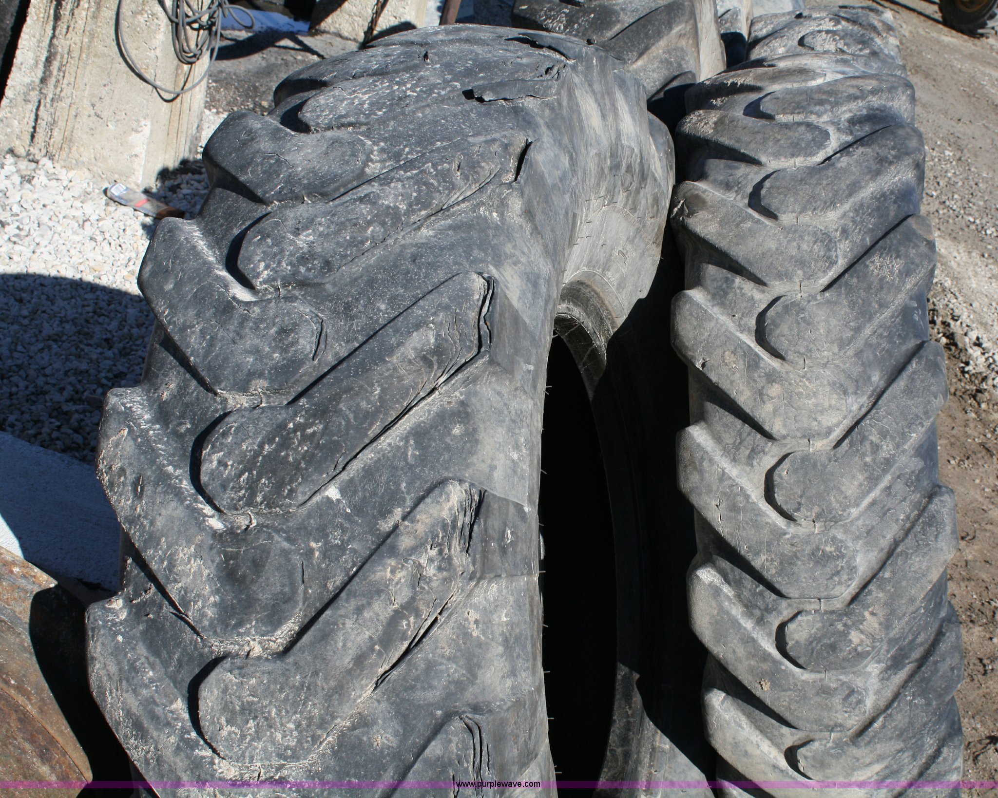 (5) 14.0024 motor grader tires in Atchison, KS Item 4942 sold