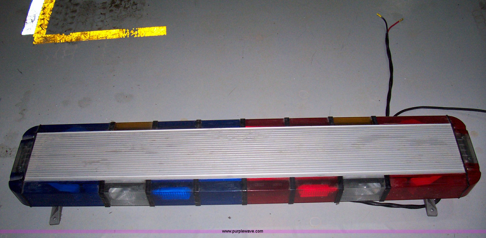 Whelen 9M strobe light bar in Ottawa, KS Item 8687 sold Purple Wave