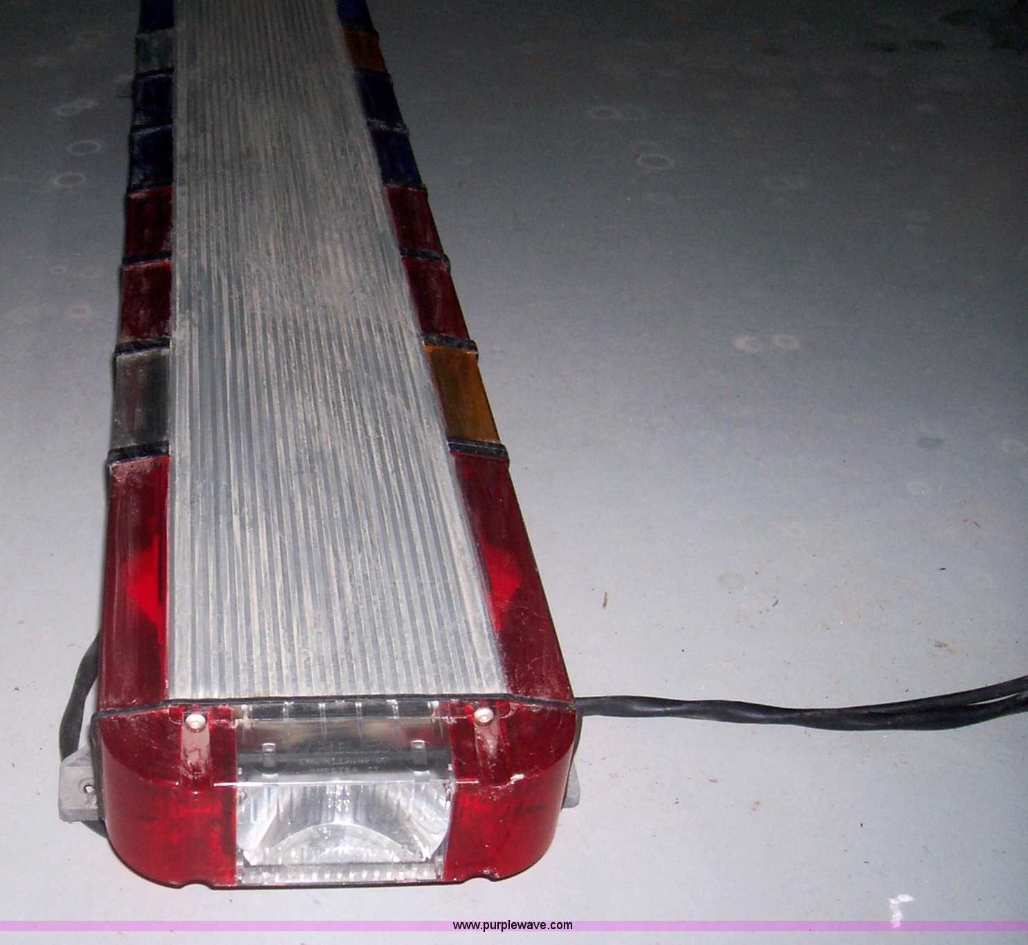 Whelen 9M strobe light bar in Ottawa, KS Item 8687 sold Purple Wave