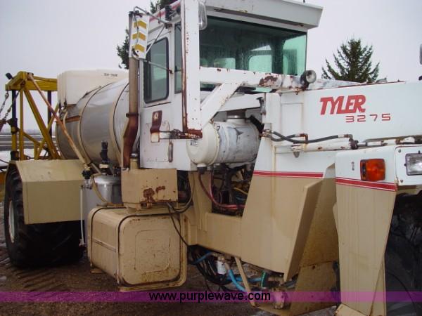image for item 2000 1994 Tyler 3275 liquid floater truck