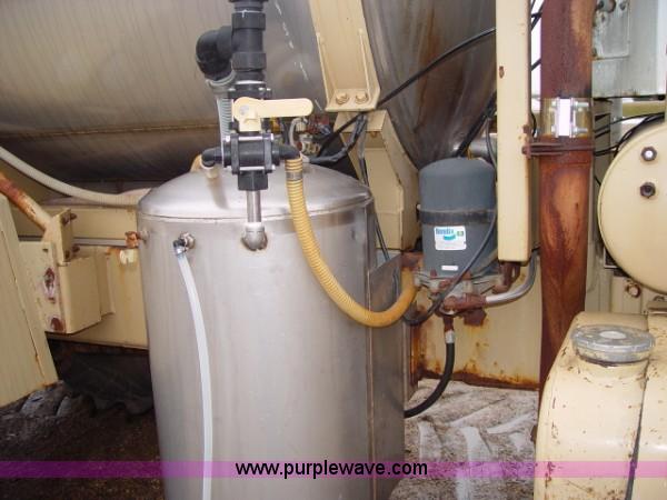 image for item 2000 1994 Tyler 3275 liquid floater truck