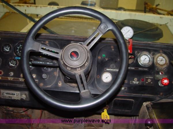 image for item 2000 1994 Tyler 3275 liquid floater truck