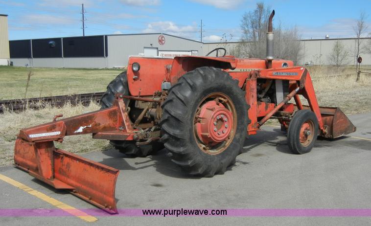 image for item 2318 1972 Massey-Ferguson 165 tractor with loader