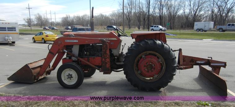 image for item 2318 1972 Massey-Ferguson 165 tractor with loader