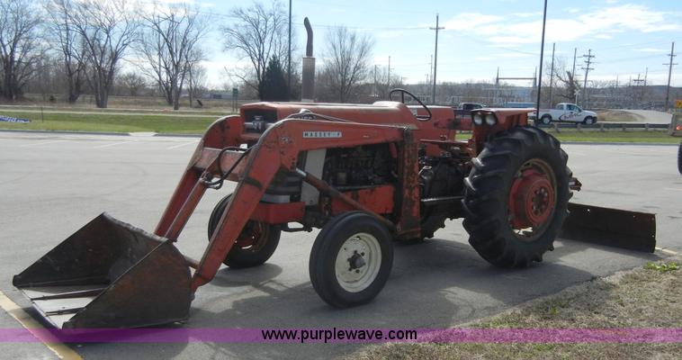 image for item 2318 1972 Massey-Ferguson 165 tractor with loader