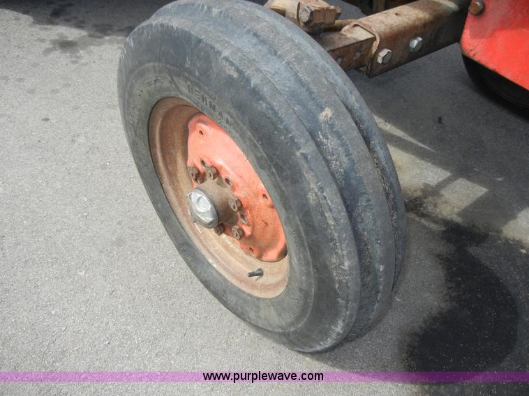 image for item 2318 1972 Massey-Ferguson 165 tractor with loader