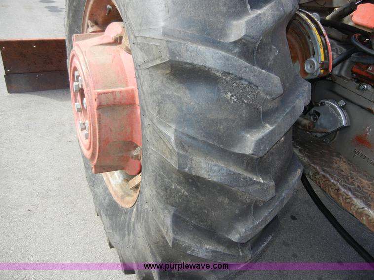 image for item 2318 1972 Massey-Ferguson 165 tractor with loader