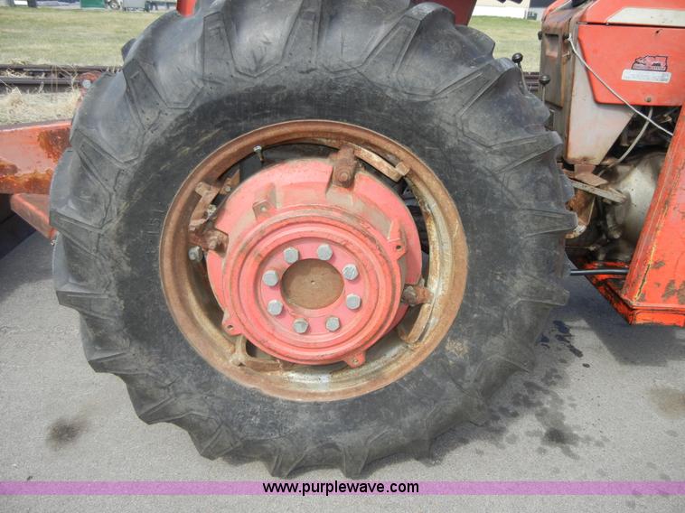 image for item 2318 1972 Massey-Ferguson 165 tractor with loader