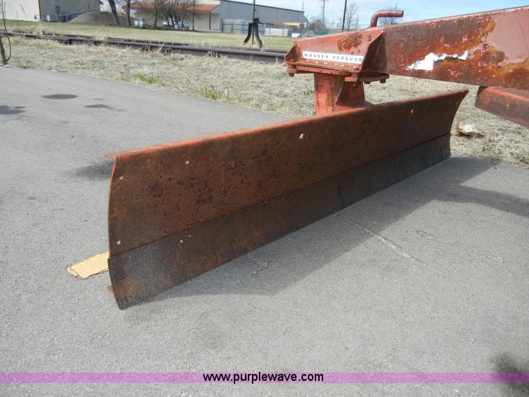 image for item 2318 1972 Massey-Ferguson 165 tractor with loader