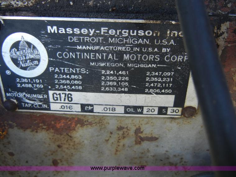 image for item 2318 1972 Massey-Ferguson 165 tractor with loader