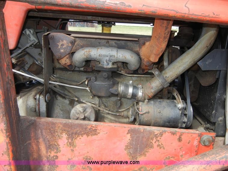 image for item 2318 1972 Massey-Ferguson 165 tractor with loader