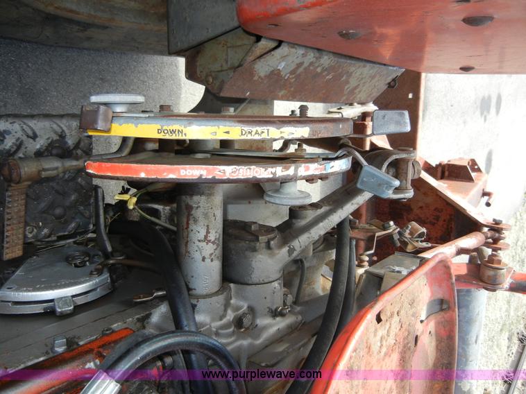 image for item 2318 1972 Massey-Ferguson 165 tractor with loader