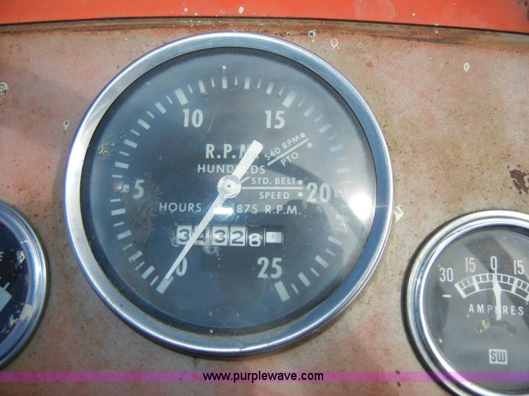 image for item 2318 1972 Massey-Ferguson 165 tractor with loader