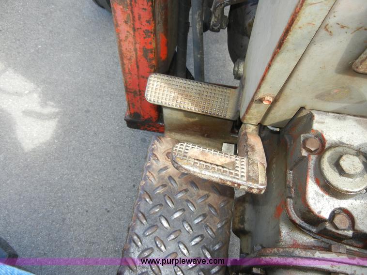 image for item 2318 1972 Massey-Ferguson 165 tractor with loader