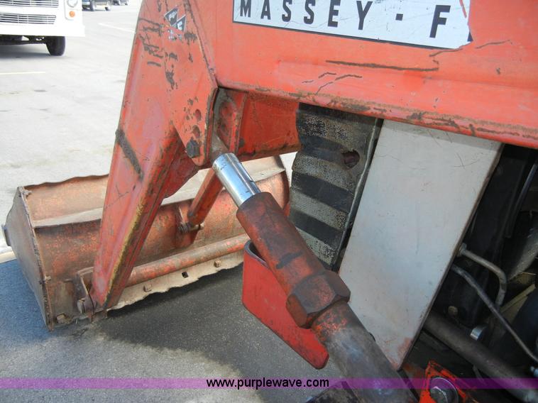image for item 2318 1972 Massey-Ferguson 165 tractor with loader