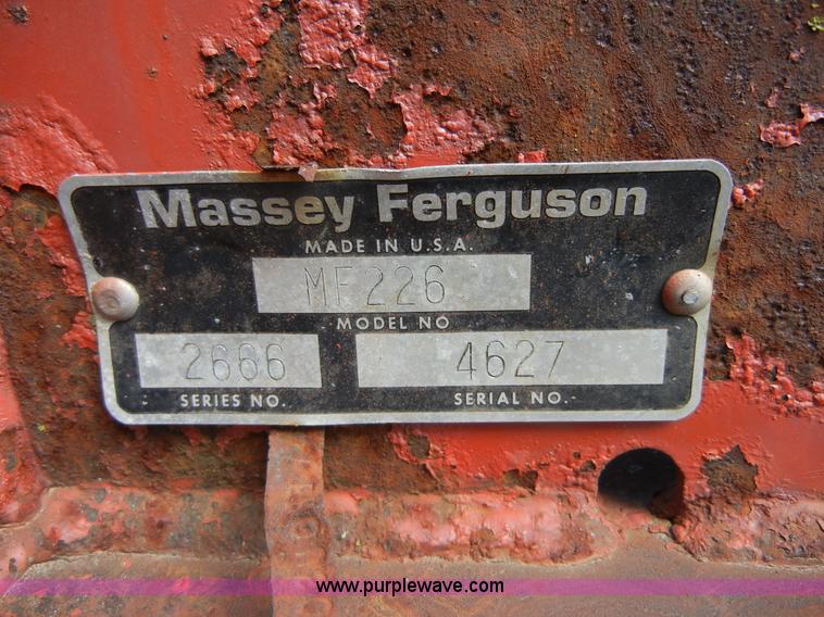 image for item 2318 1972 Massey-Ferguson 165 tractor with loader