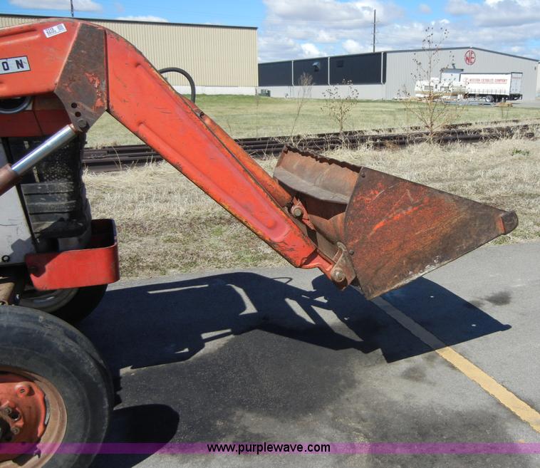 image for item 2318 1972 Massey-Ferguson 165 tractor with loader