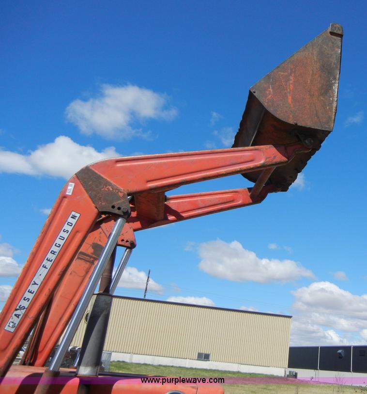 image for item 2318 1972 Massey-Ferguson 165 tractor with loader