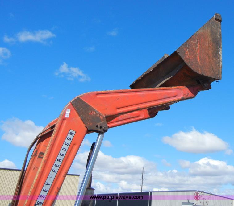 image for item 2318 1972 Massey-Ferguson 165 tractor with loader