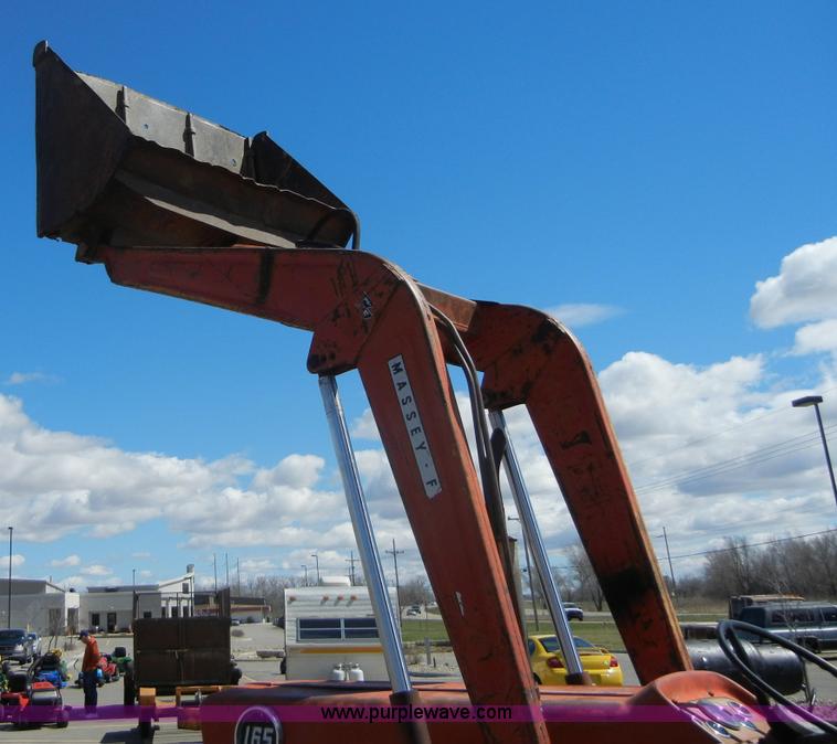 image for item 2318 1972 Massey-Ferguson 165 tractor with loader