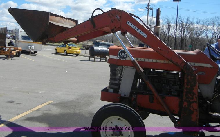 image for item 2318 1972 Massey-Ferguson 165 tractor with loader