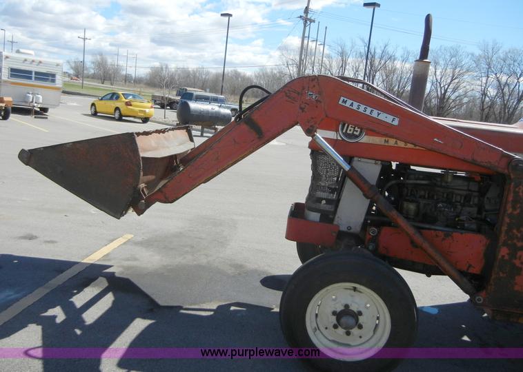 image for item 2318 1972 Massey-Ferguson 165 tractor with loader