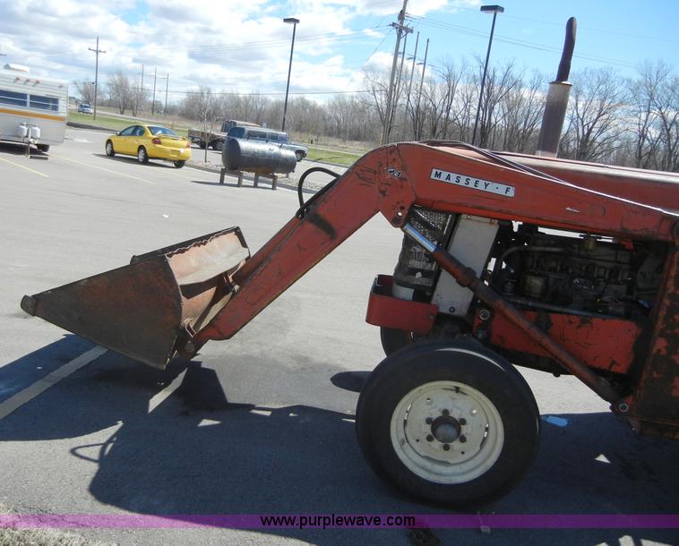 image for item 2318 1972 Massey-Ferguson 165 tractor with loader