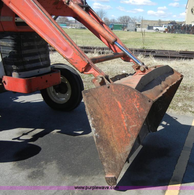 image for item 2318 1972 Massey-Ferguson 165 tractor with loader