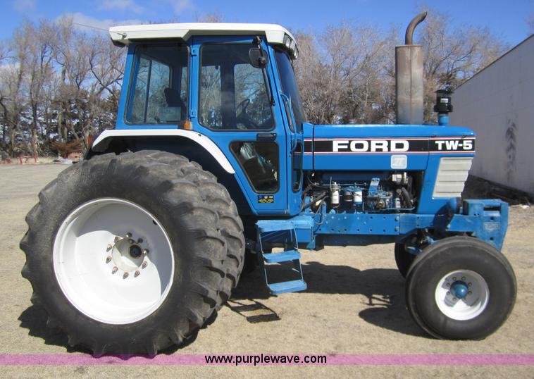 image for item 3051 1989 Ford TW5 tractor