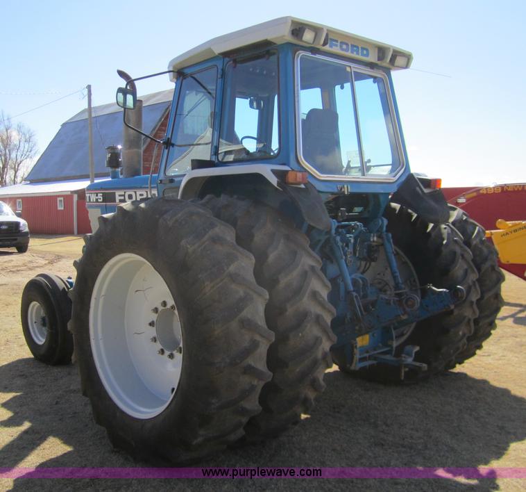 image for item 3051 1989 Ford TW5 tractor