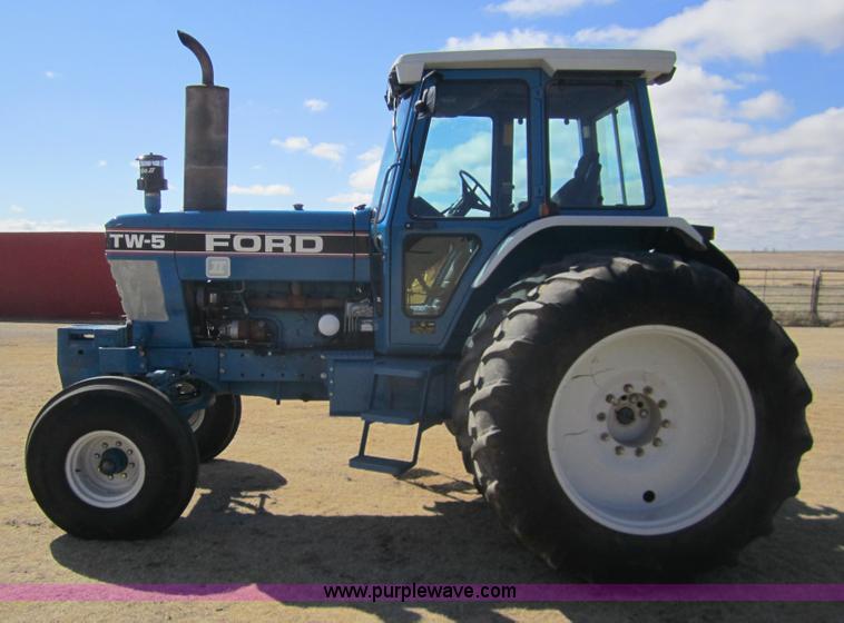 image for item 3051 1989 Ford TW5 tractor