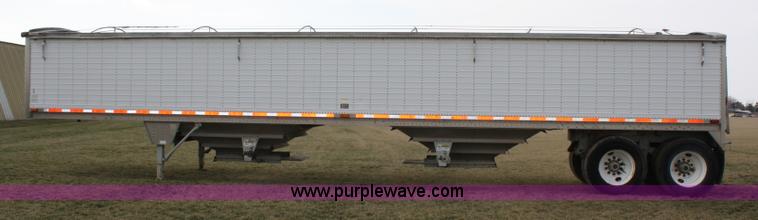 image for item 5007 1995 Wilson Pacesetter DWH400 grain trailer