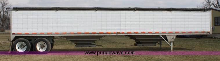 image for item 5007 1995 Wilson Pacesetter DWH400 grain trailer