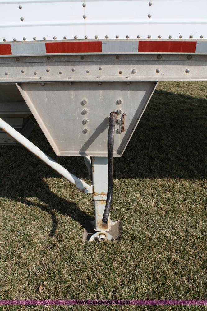 image for item 5007 1995 Wilson Pacesetter DWH400 grain trailer