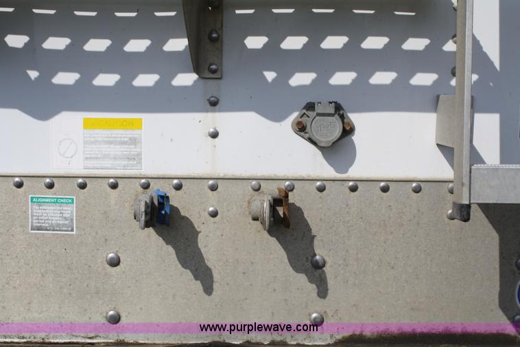 image for item 5007 1995 Wilson Pacesetter DWH400 grain trailer