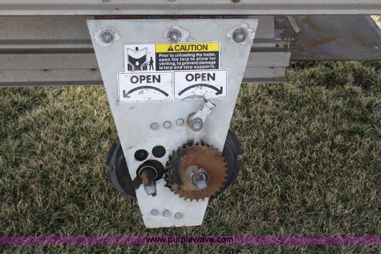 image for item 5007 1995 Wilson Pacesetter DWH400 grain trailer