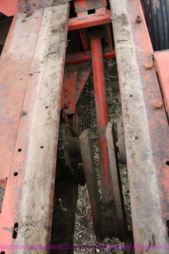 image for item 5022 Avco New Idea 555 square baler