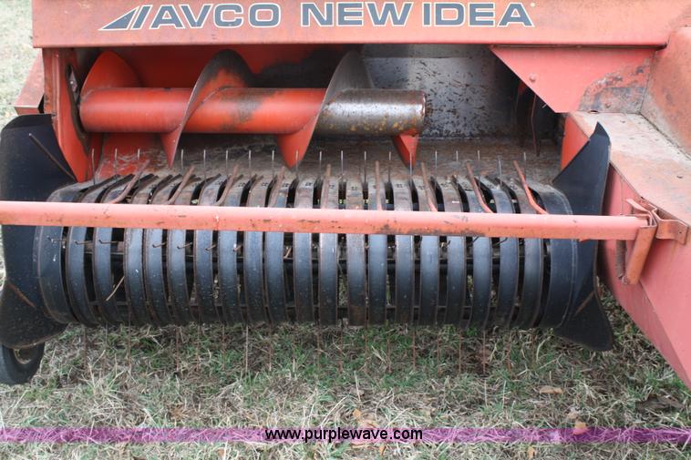 image for item 5022 Avco New Idea 555 square baler