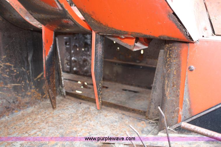 image for item 5022 Avco New Idea 555 square baler