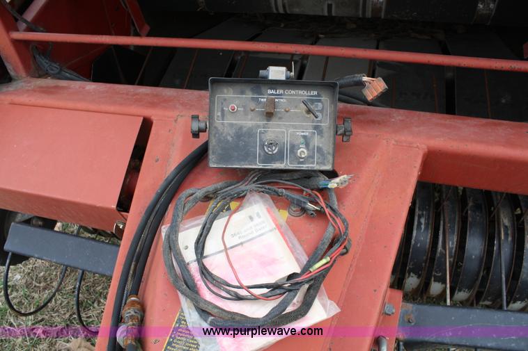 image for item 5023 1988 Case IH 3650 round baler