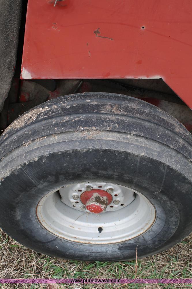 image for item 5023 1988 Case IH 3650 round baler