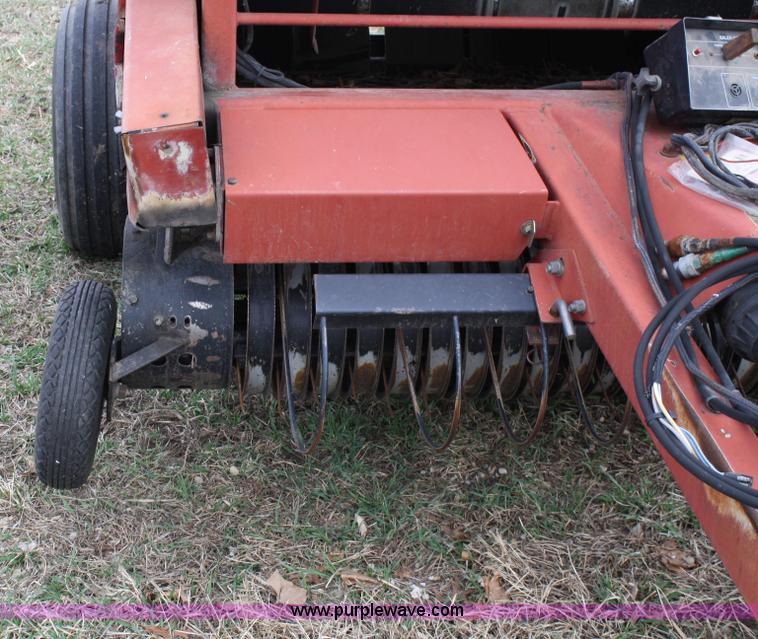 image for item 5023 1988 Case IH 3650 round baler